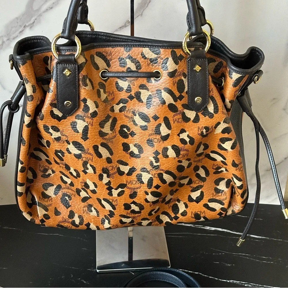 ❌SOLD❌🔥MCM VISETOS LEOPARD LARGE TOTE BAG LIMITED EDITION🔥MINT CONDITION - Picture 4 of 15